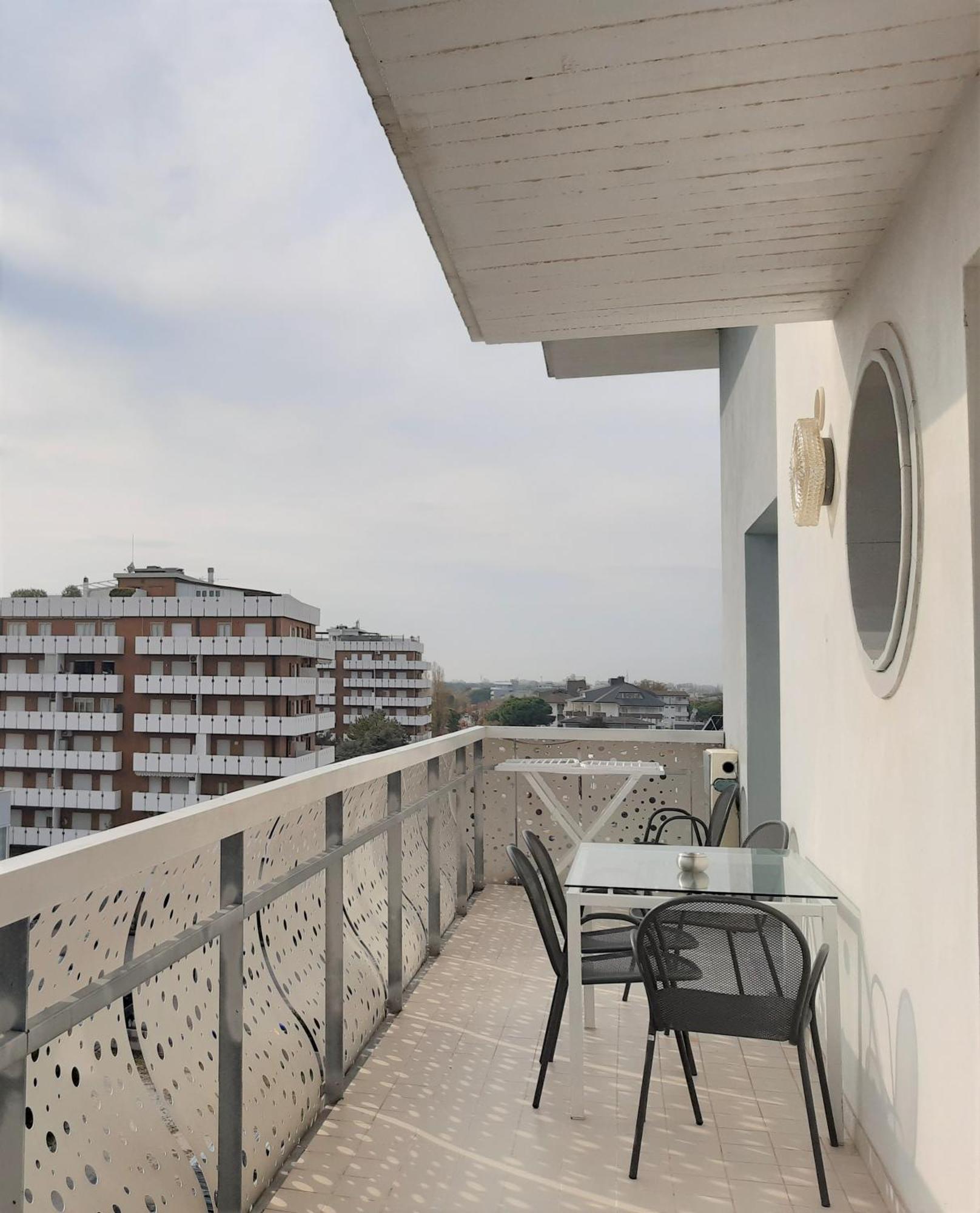 Appart-Hotel Holiday Lignano Sabbiadoro Exterior photo