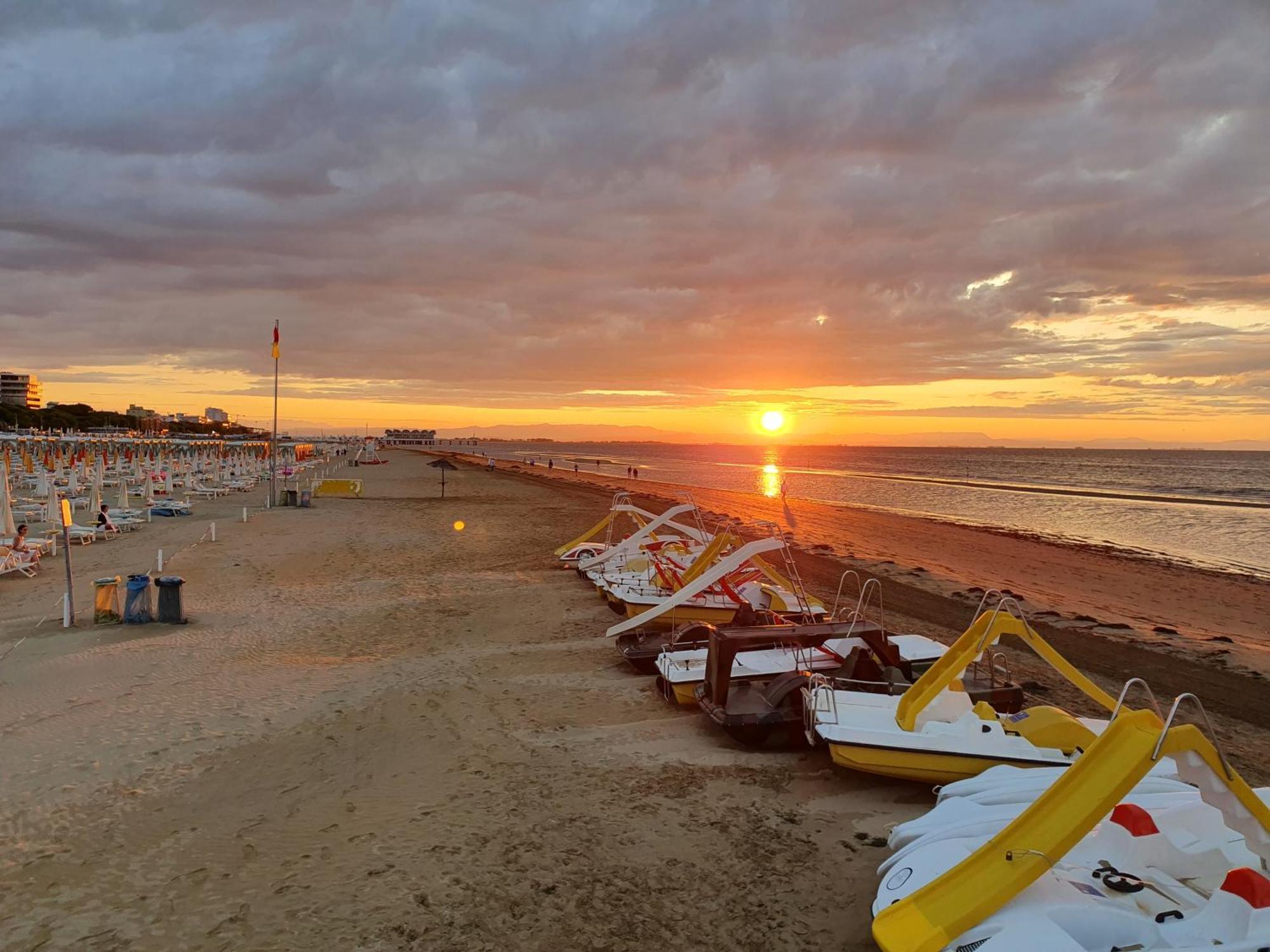 Appart-Hotel Holiday Lignano Sabbiadoro Exterior photo