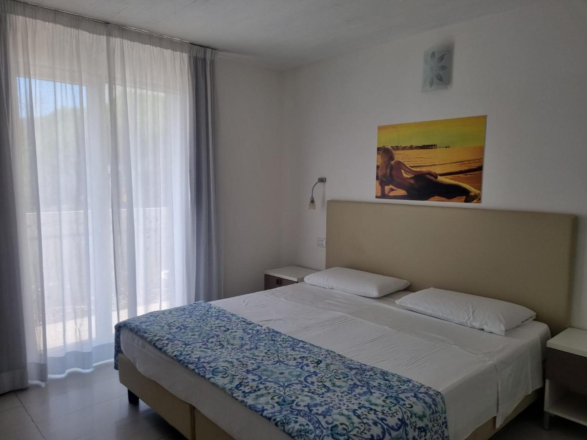 Appart-Hotel Holiday Lignano Sabbiadoro Exterior photo