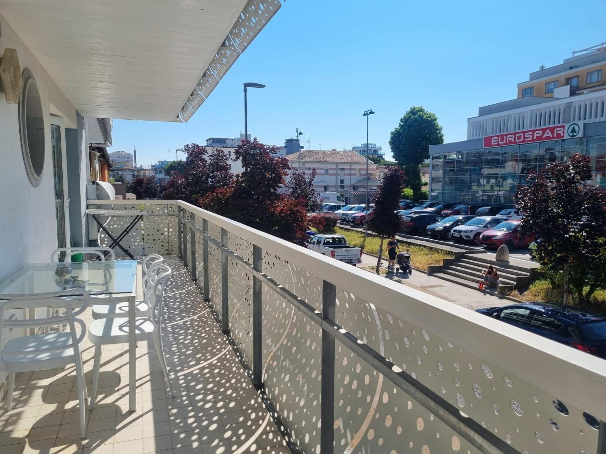 Appart-Hotel Holiday Lignano Sabbiadoro Exterior photo