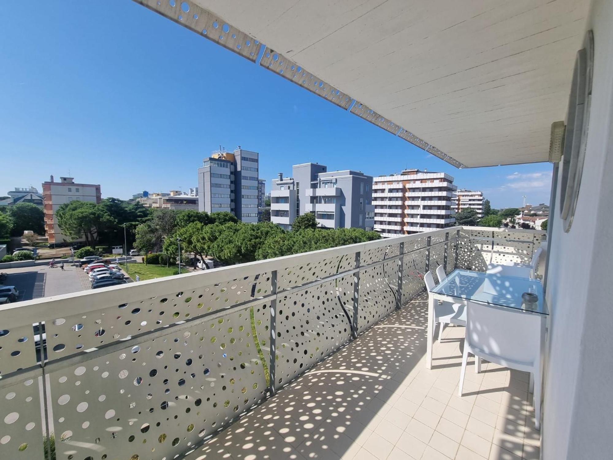 Appart-Hotel Holiday Lignano Sabbiadoro Exterior photo